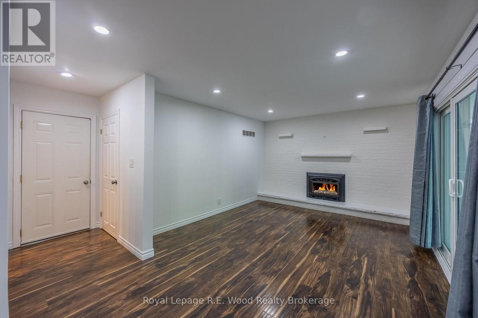 6 Highland Drive, Tillsonburg, ON - Indoor With Fireplace