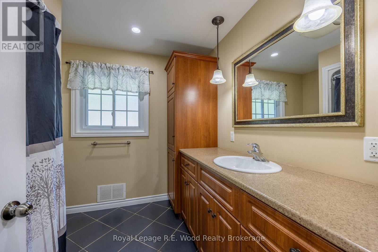 6 Highland Drive, Tillsonburg, ON - Indoor Photo Showing Bathroom