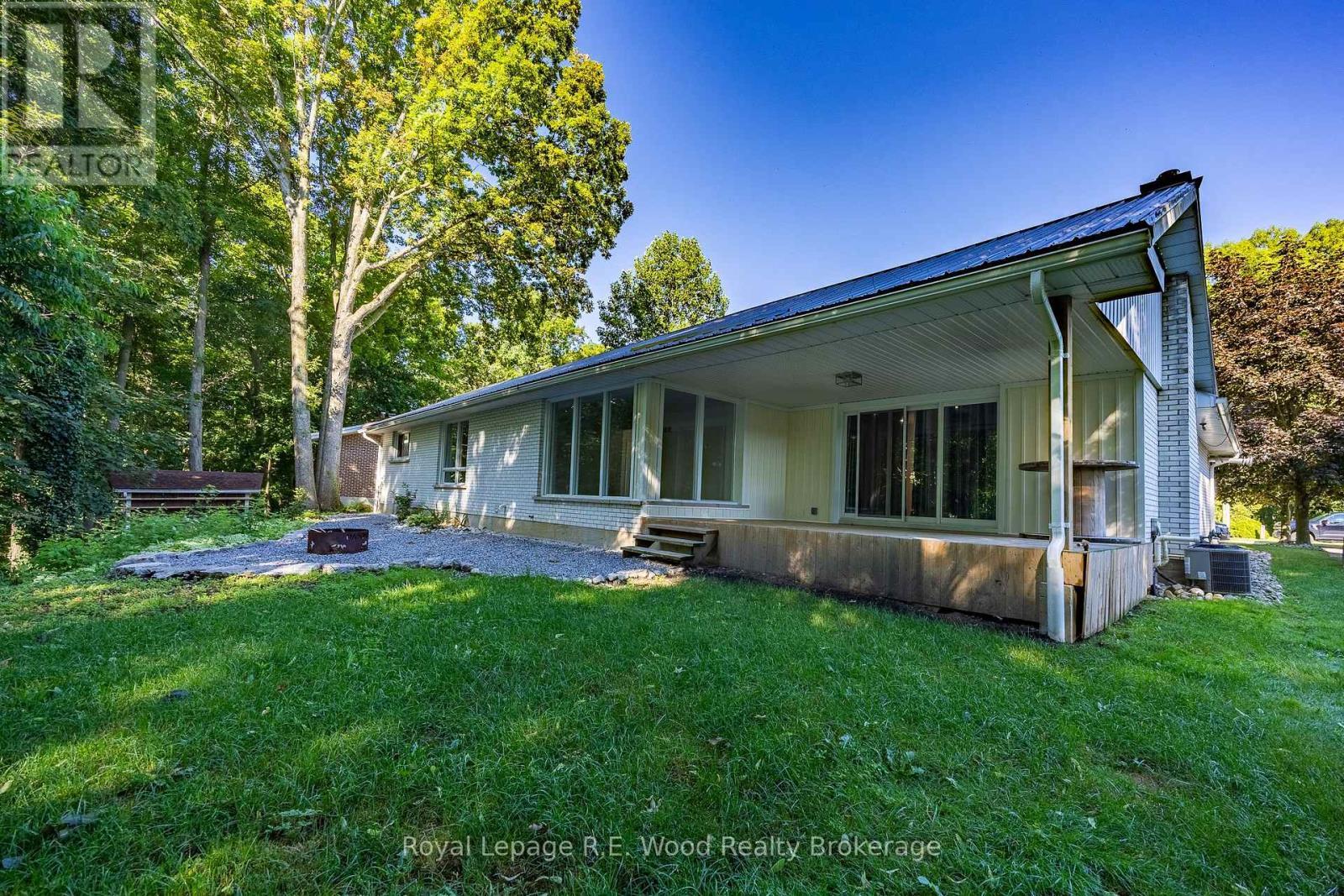 6 Highland Drive, Tillsonburg, ON - Outdoor With Deck Patio Veranda