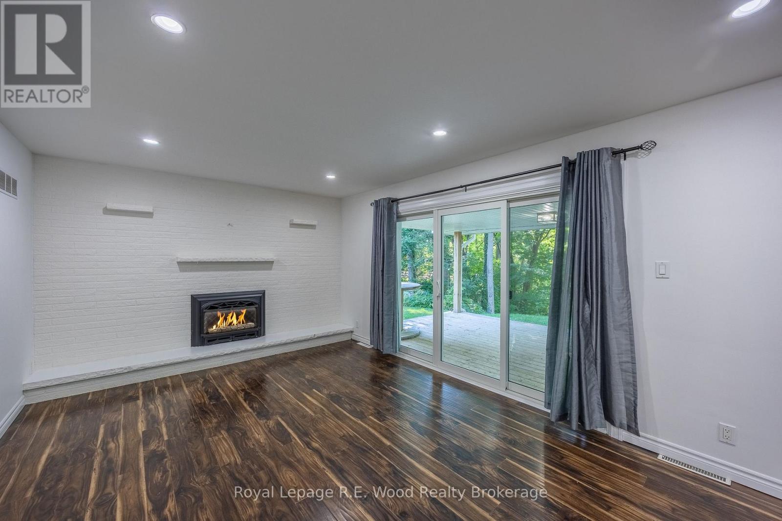 6 Highland Drive, Tillsonburg, ON - Indoor With Fireplace