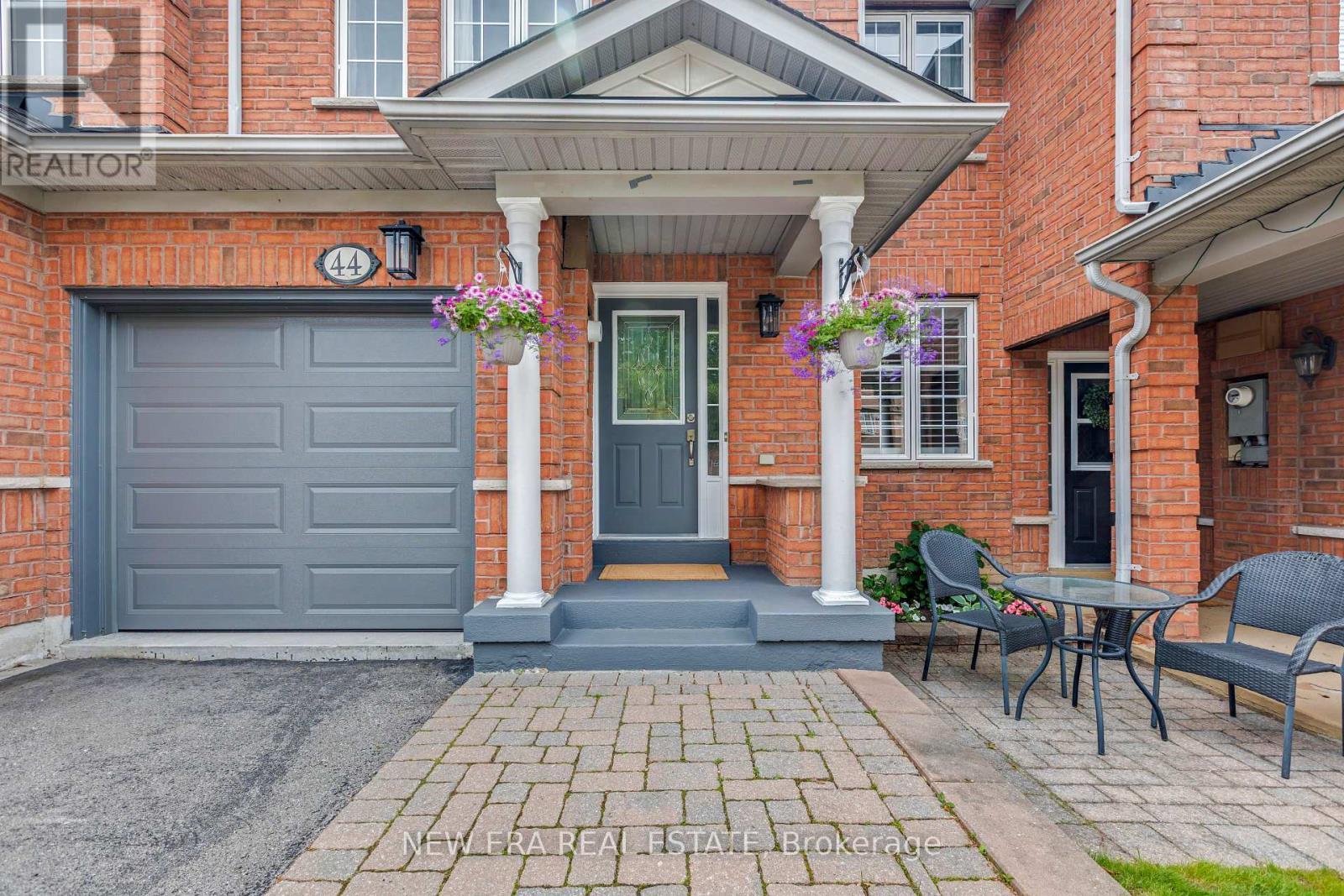 44 Millcliff Circle, Aurora, ON - Outdoor