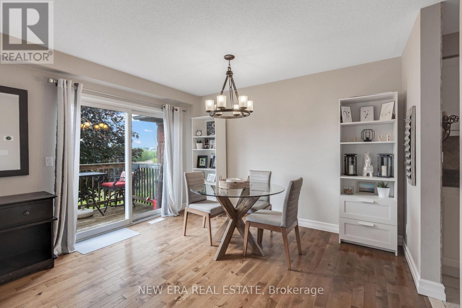 44 Millcliff Circle, Aurora, ON - Indoor Photo Showing Dining Room