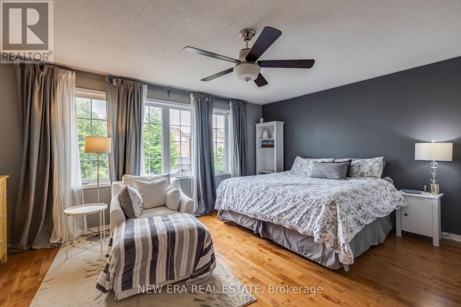 44 Millcliff Circle, Aurora, ON - Indoor Photo Showing Bedroom