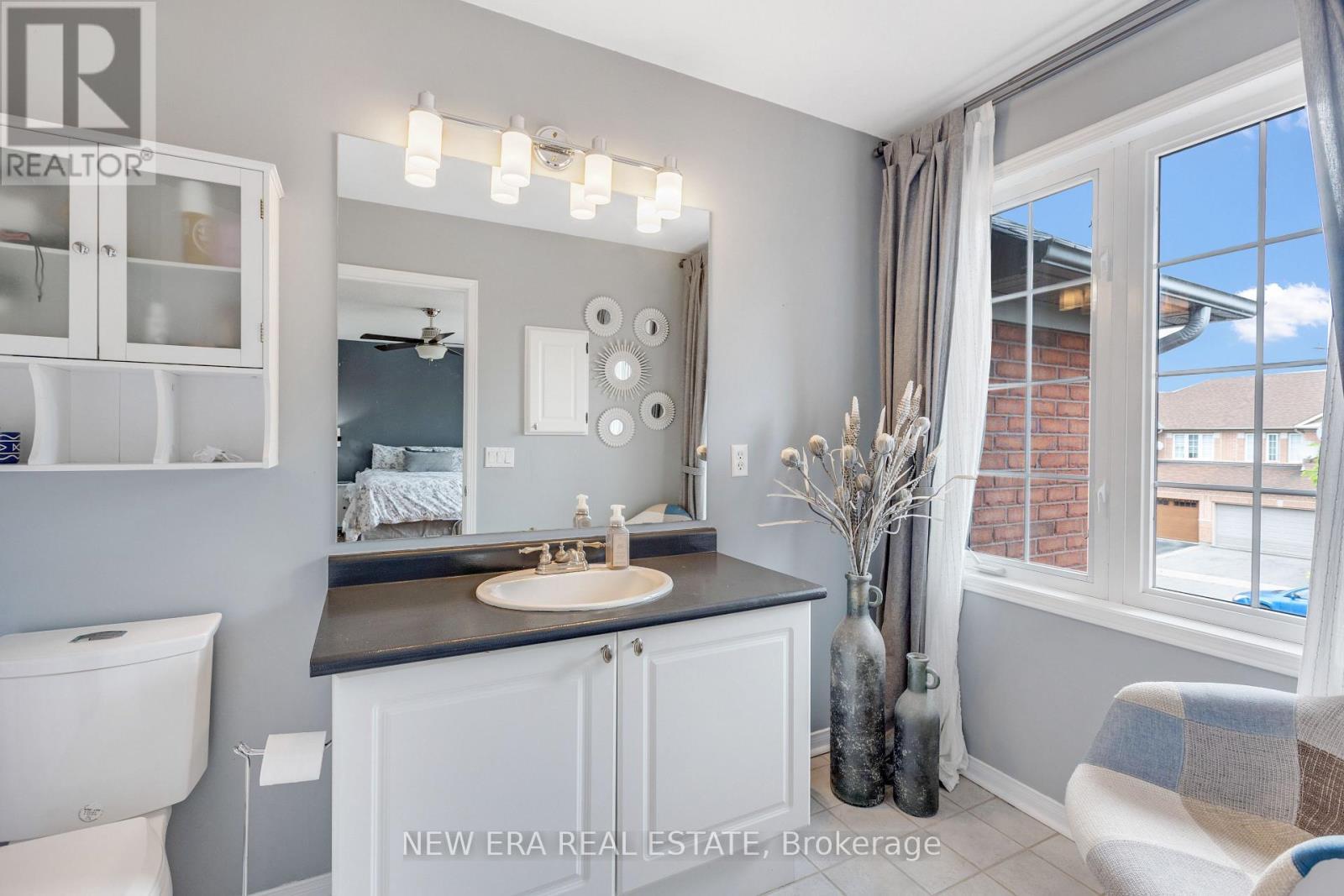 44 Millcliff Circle, Aurora, ON - Indoor Photo Showing Bathroom
