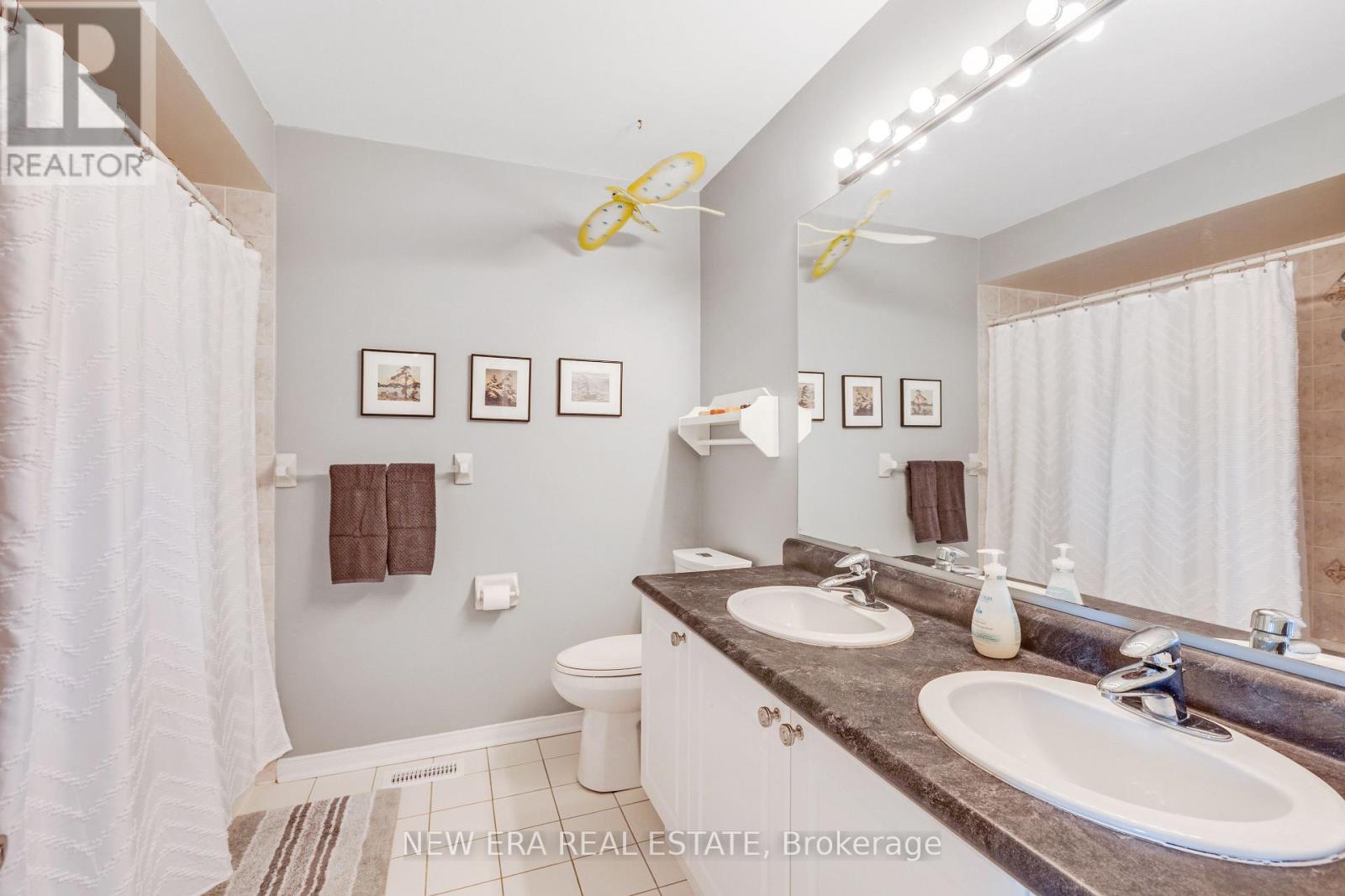 44 Millcliff Circle, Aurora, ON - Indoor Photo Showing Bathroom