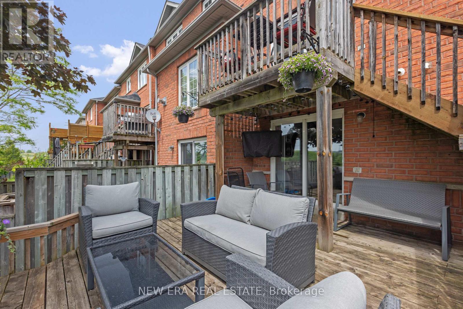 44 Millcliff Circle, Aurora, ON - Outdoor With Deck Patio Veranda With Exterior