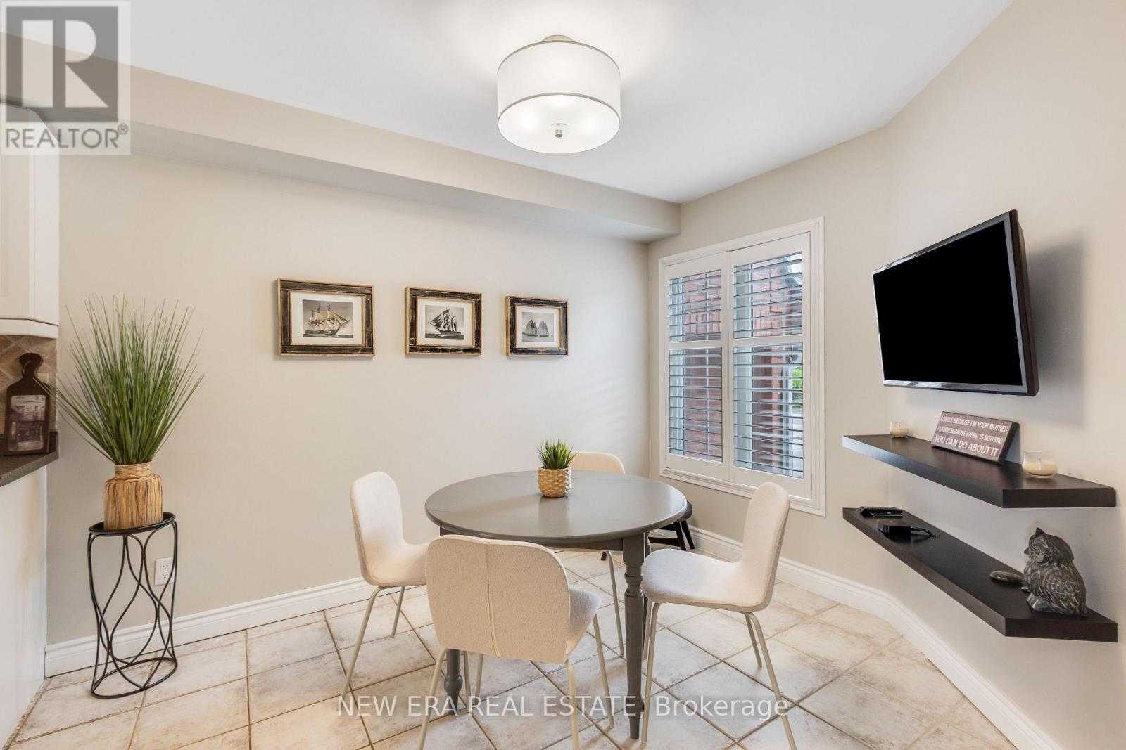 44 Millcliff Circle, Aurora, ON - Indoor Photo Showing Dining Room