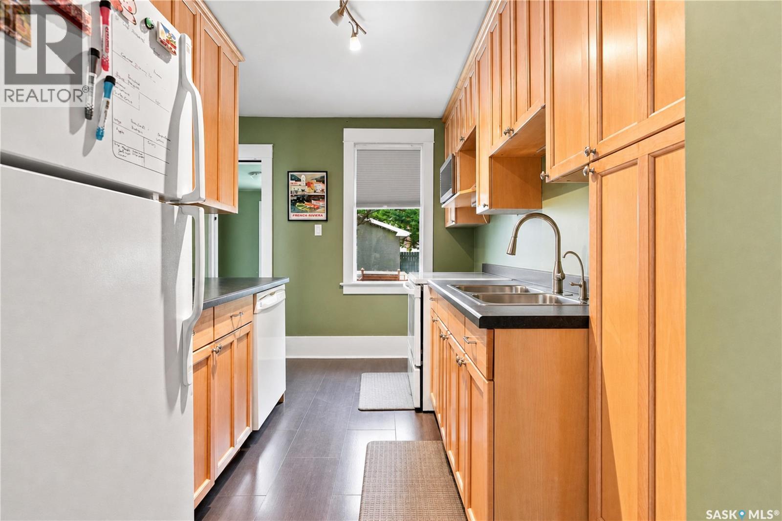 179 Angus Crescent, Regina, SK - Indoor Photo Showing Kitchen