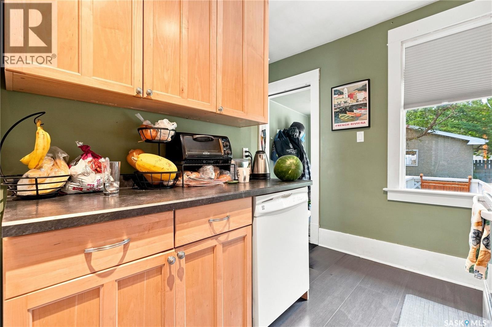 179 Angus Crescent, Regina, SK - Indoor Photo Showing Kitchen