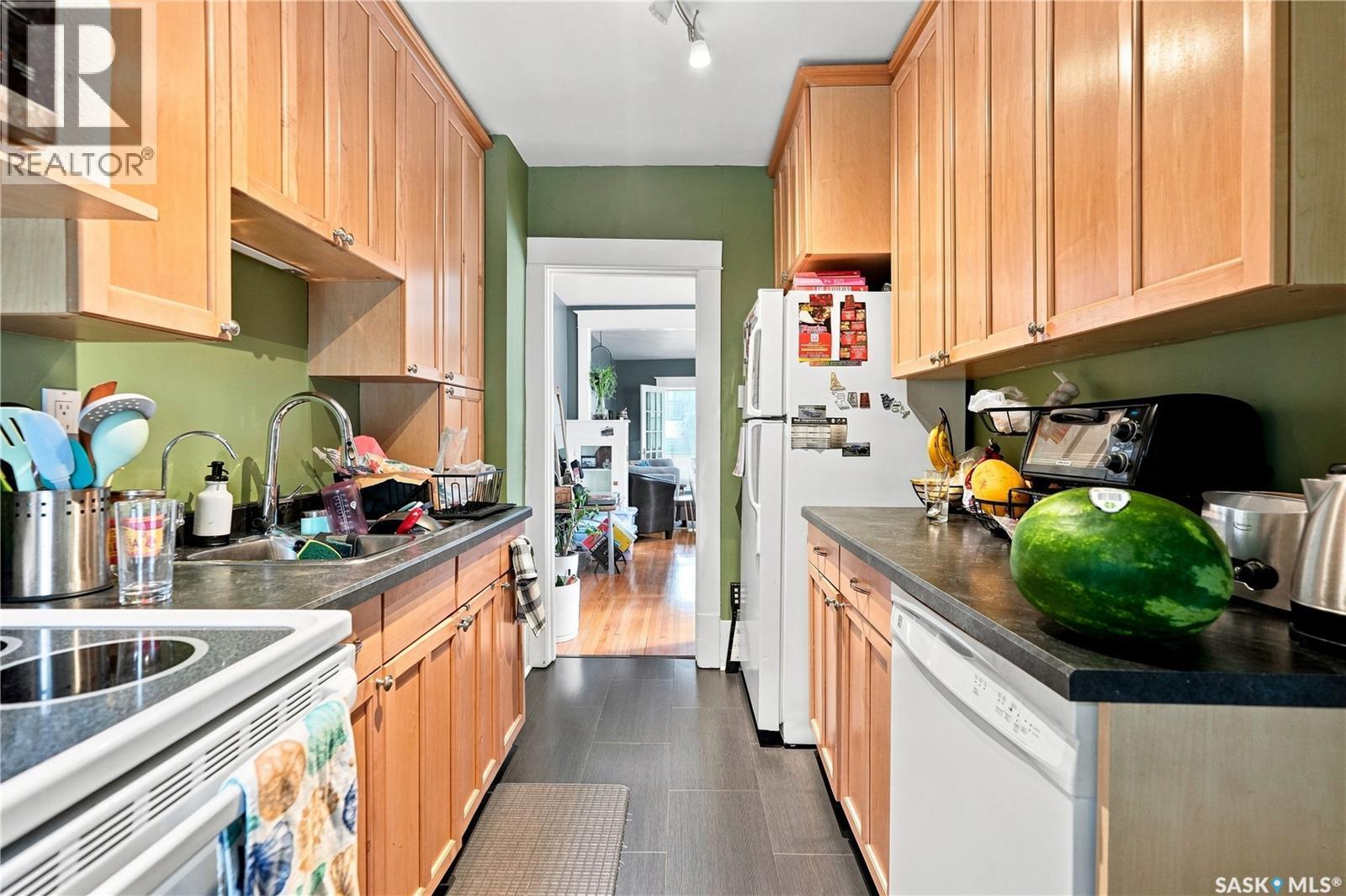 179 Angus Crescent, Regina, SK - Indoor Photo Showing Kitchen