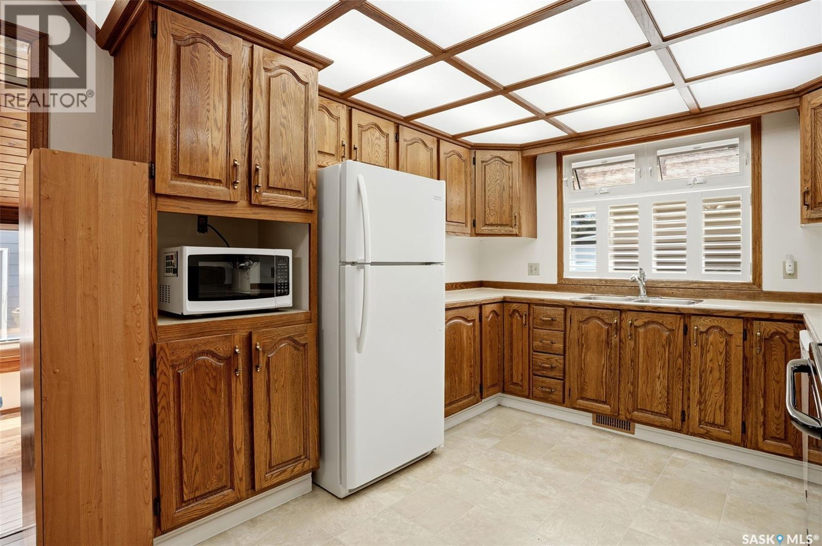 60 Krivel Crescent, Regina, SK - Indoor Photo Showing Kitchen With Double Sink