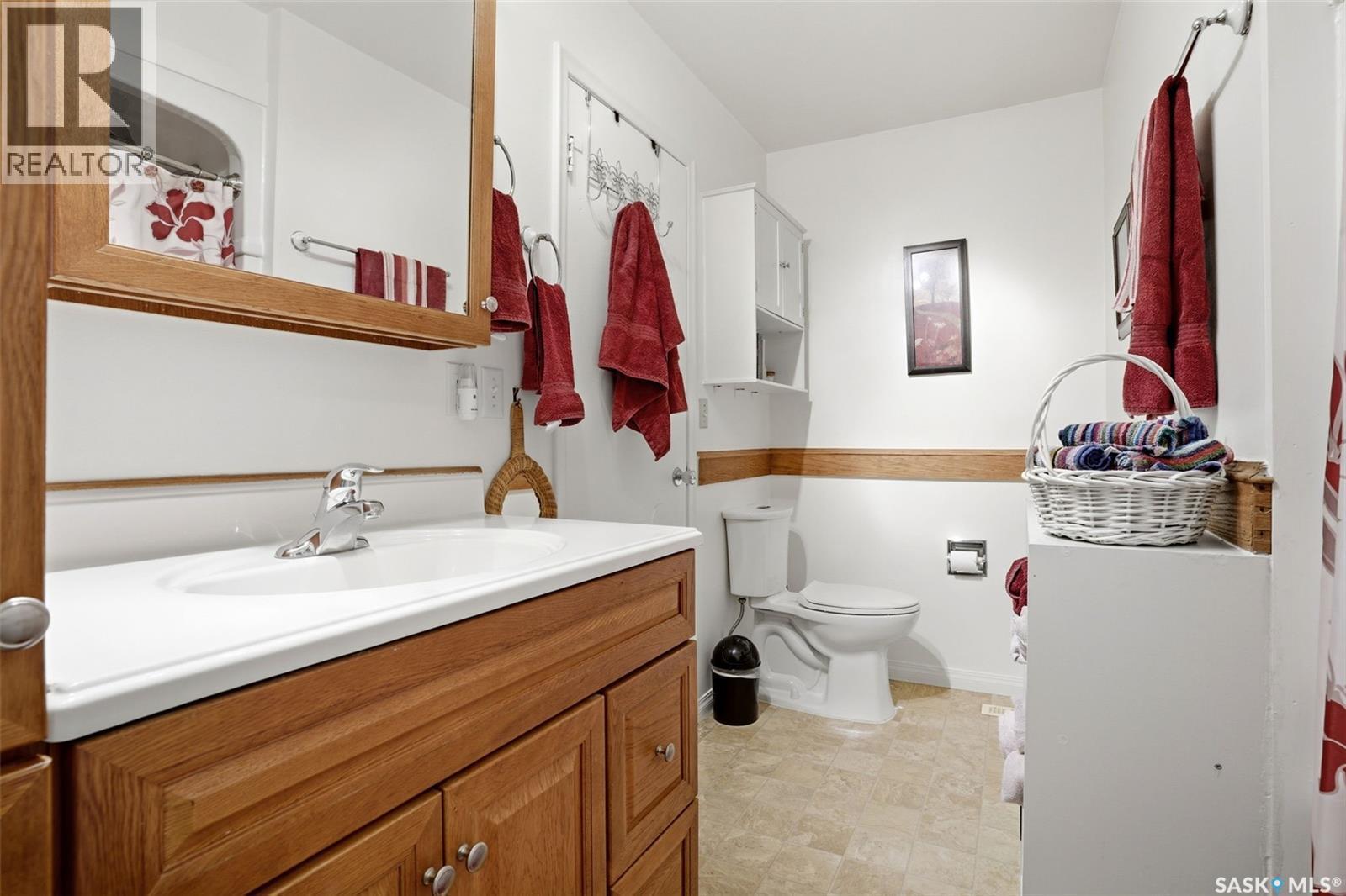60 Krivel Crescent, Regina, SK - Indoor Photo Showing Bathroom