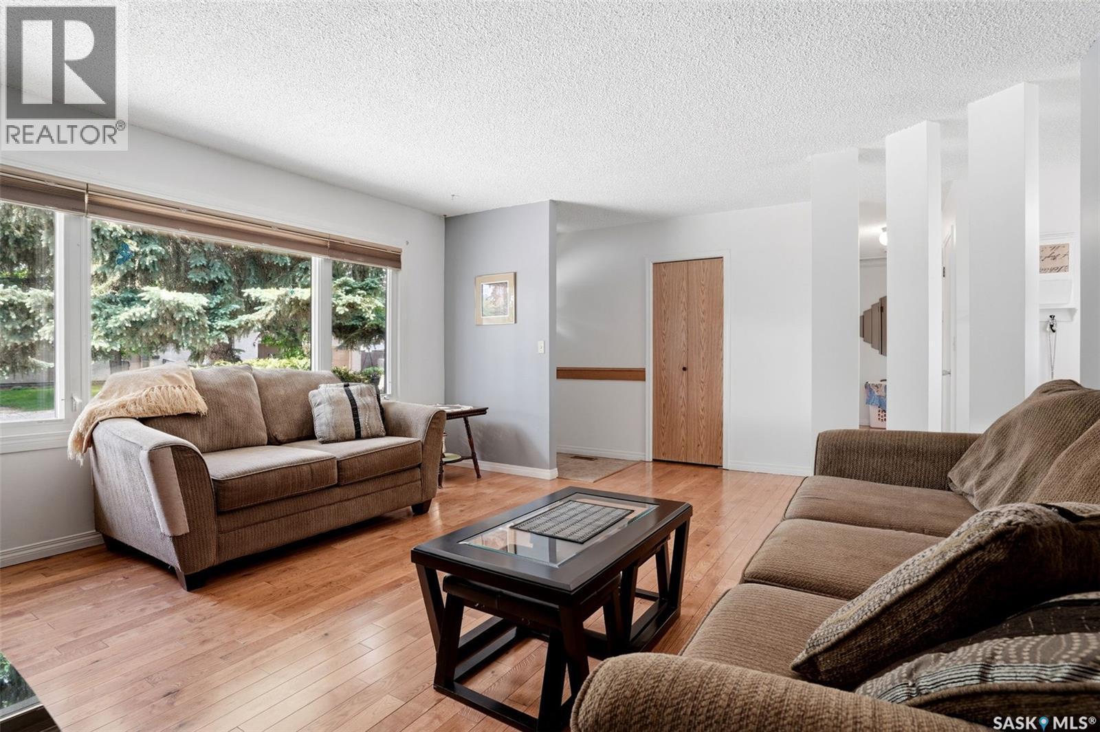 60 Krivel Crescent, Regina, SK - Indoor Photo Showing Living Room