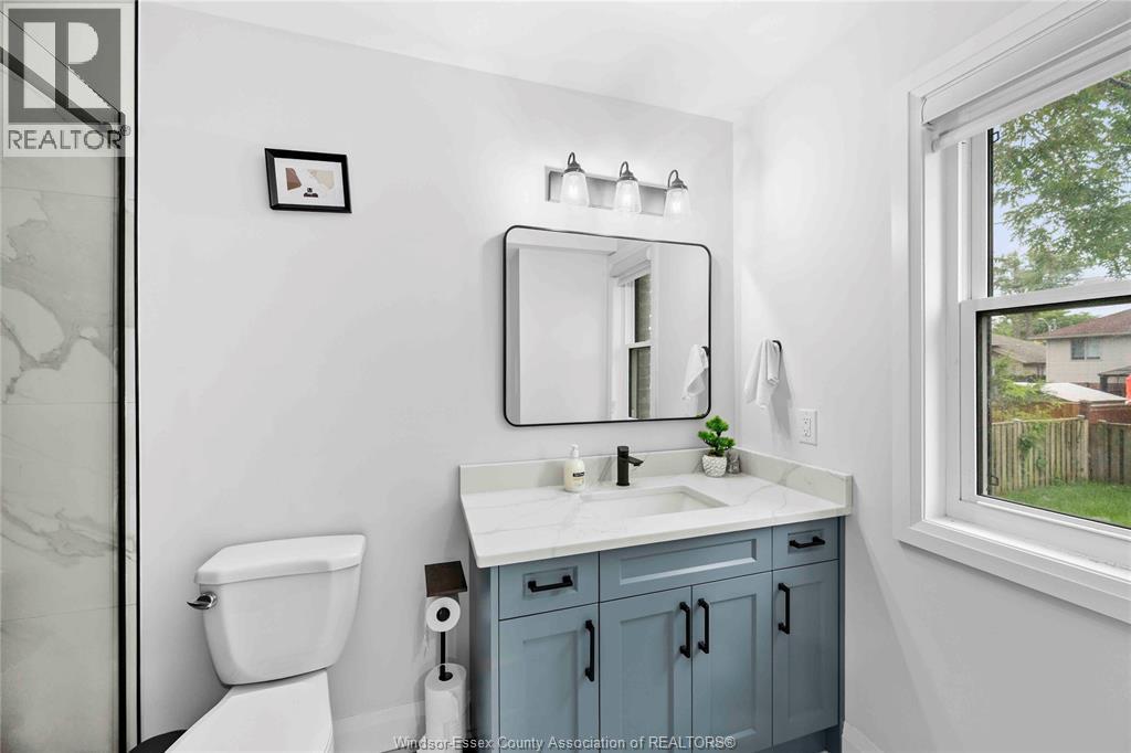 1019 Glidden, Windsor, ON - Indoor Photo Showing Bathroom