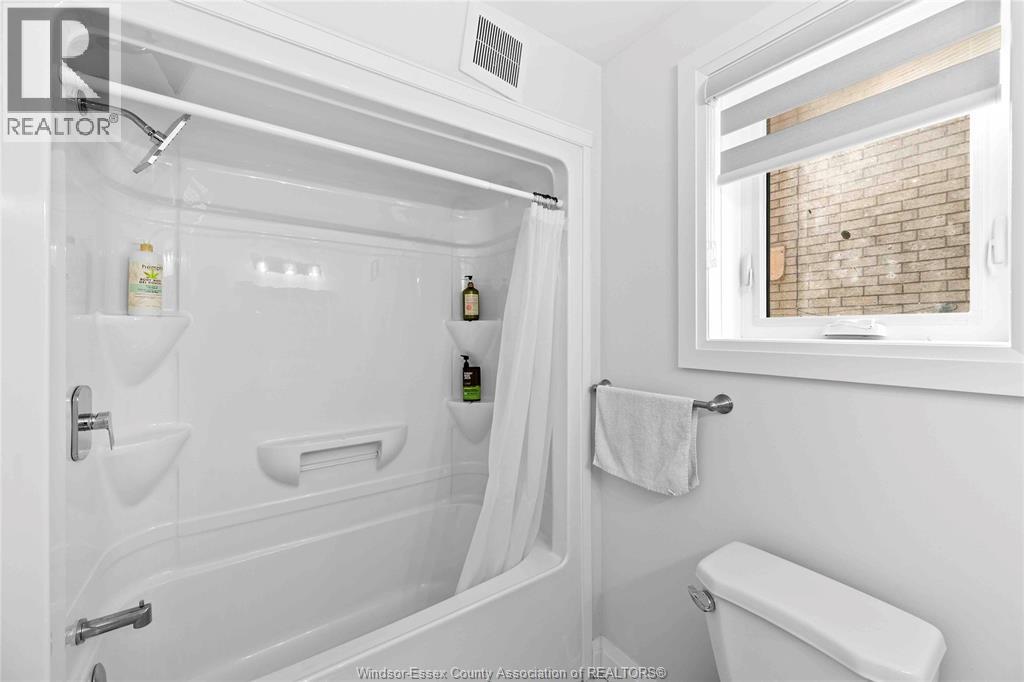 1019 Glidden, Windsor, ON - Indoor Photo Showing Bathroom