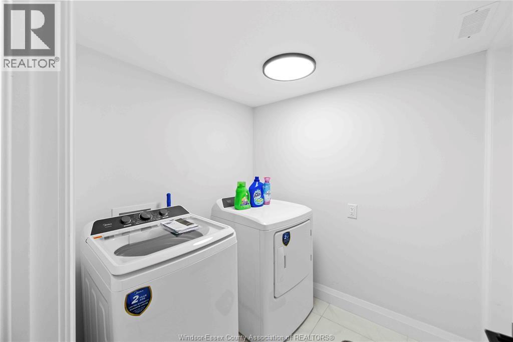 1019 Glidden, Windsor, ON - Indoor Photo Showing Laundry Room