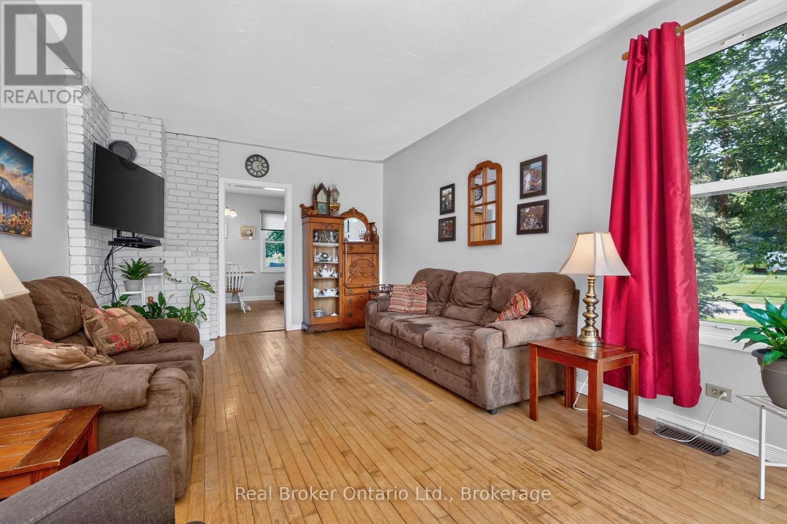 Living Room - 150 Lafontaine Road E, Tiny, ON - Indoor Photo Showing Living Room