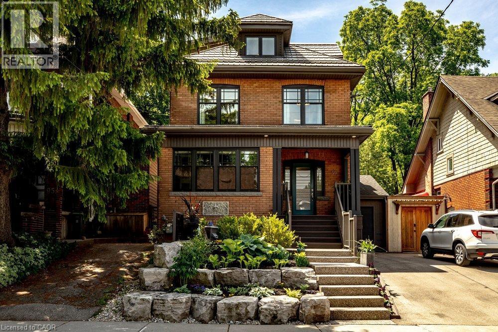99 Hillcrest Avenue, Hamilton, ON - Outdoor With Facade