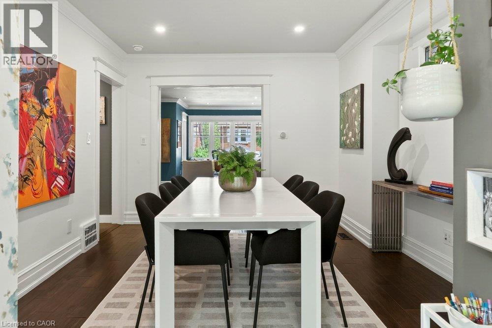 99 Hillcrest Avenue, Hamilton, ON - Indoor Photo Showing Dining Room
