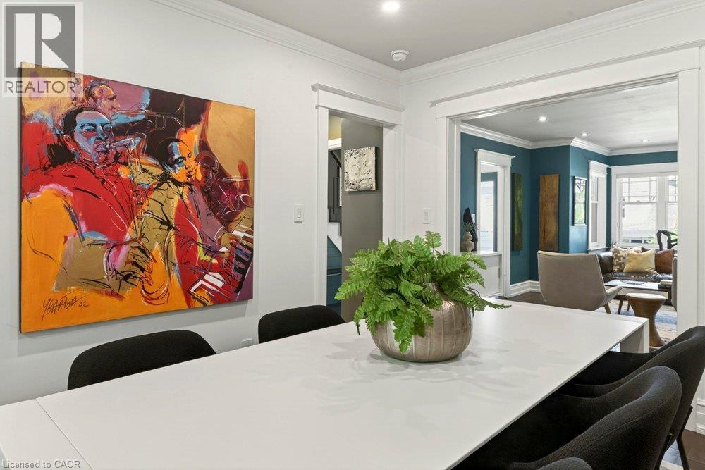 99 Hillcrest Avenue, Hamilton, ON - Indoor Photo Showing Dining Room