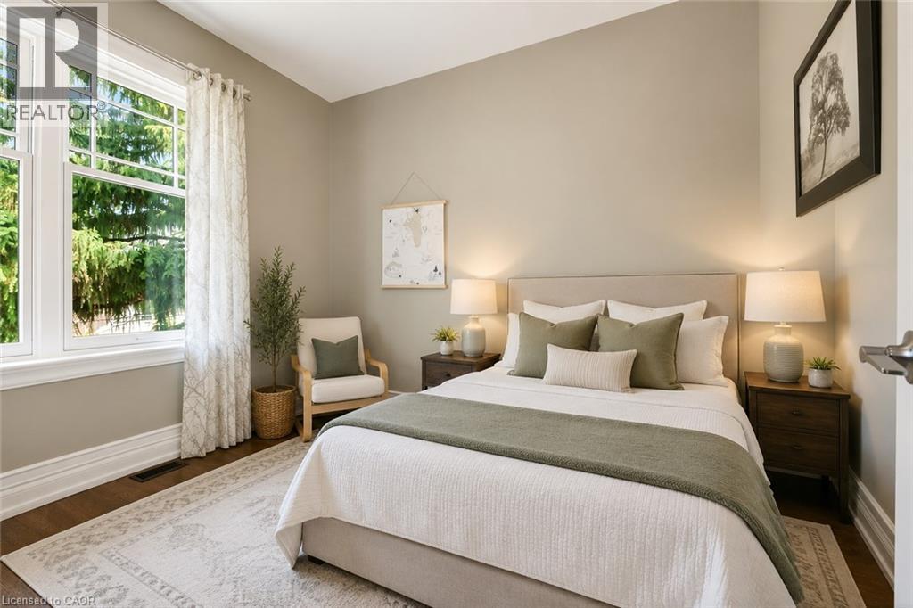 Hardwood flooring, substantial window casing, and neutral-toned walls - 99 Hillcrest Avenue, Hamilton, ON - Indoor Photo Showing Bedroom