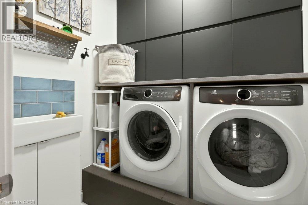 99 Hillcrest Avenue, Hamilton, ON - Indoor Photo Showing Laundry Room