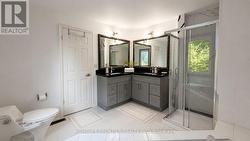 Master's Ensuite - 