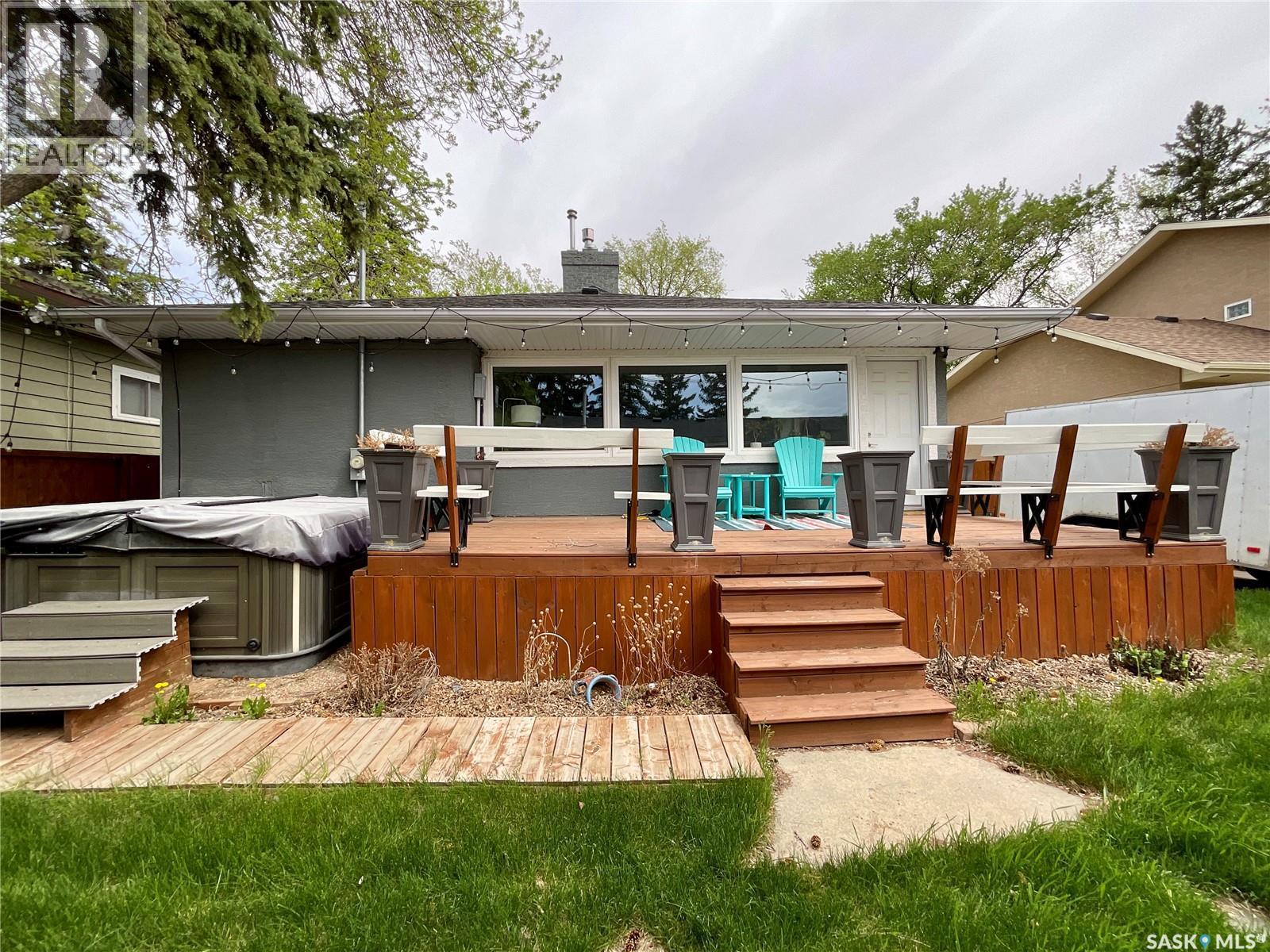 3231 Hill Avenue, Regina, SK - Outdoor With Deck Patio Veranda