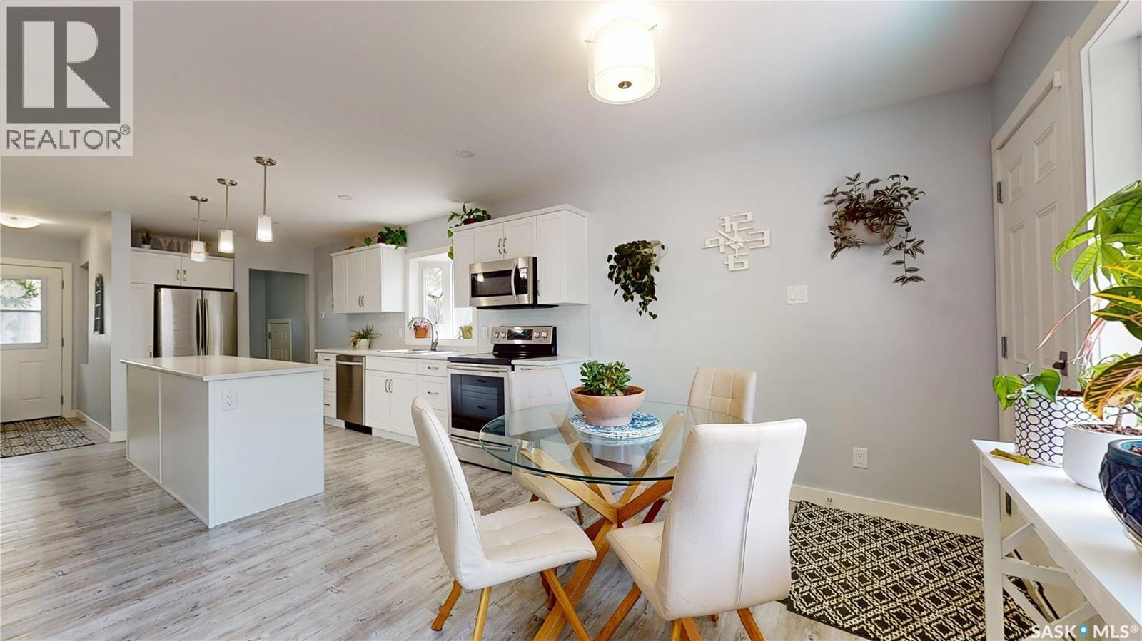 3231 Hill Avenue, Regina, SK - Indoor Photo Showing Dining Room