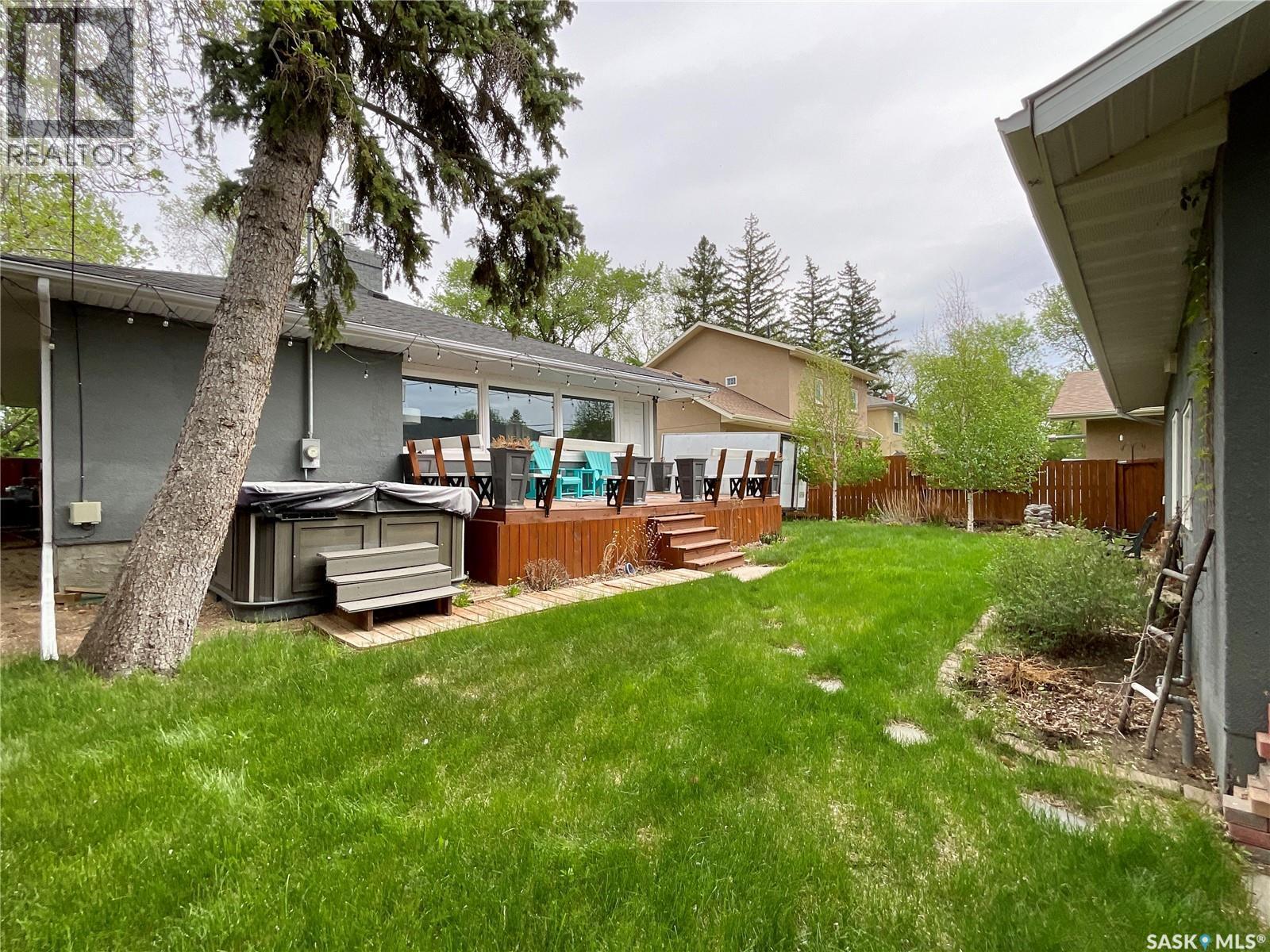 3231 Hill Avenue, Regina, SK - Outdoor With Deck Patio Veranda