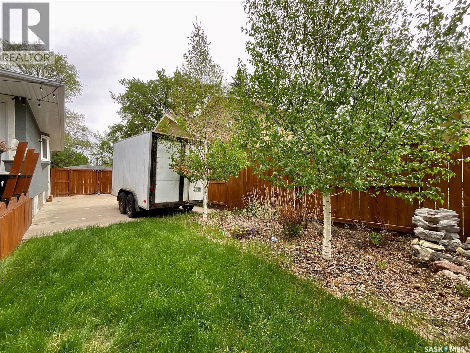 3231 Hill Avenue, Regina, SK - Outdoor