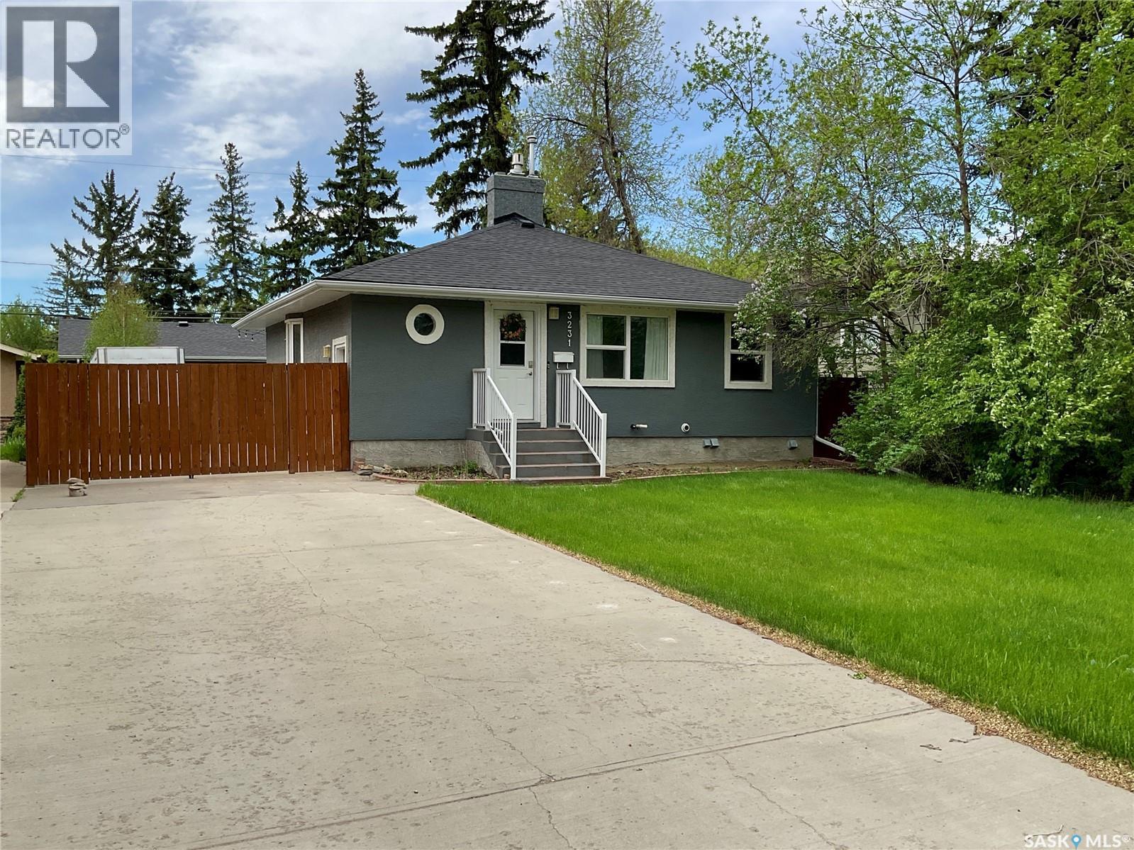3231 Hill Avenue, Regina, SK - Outdoor