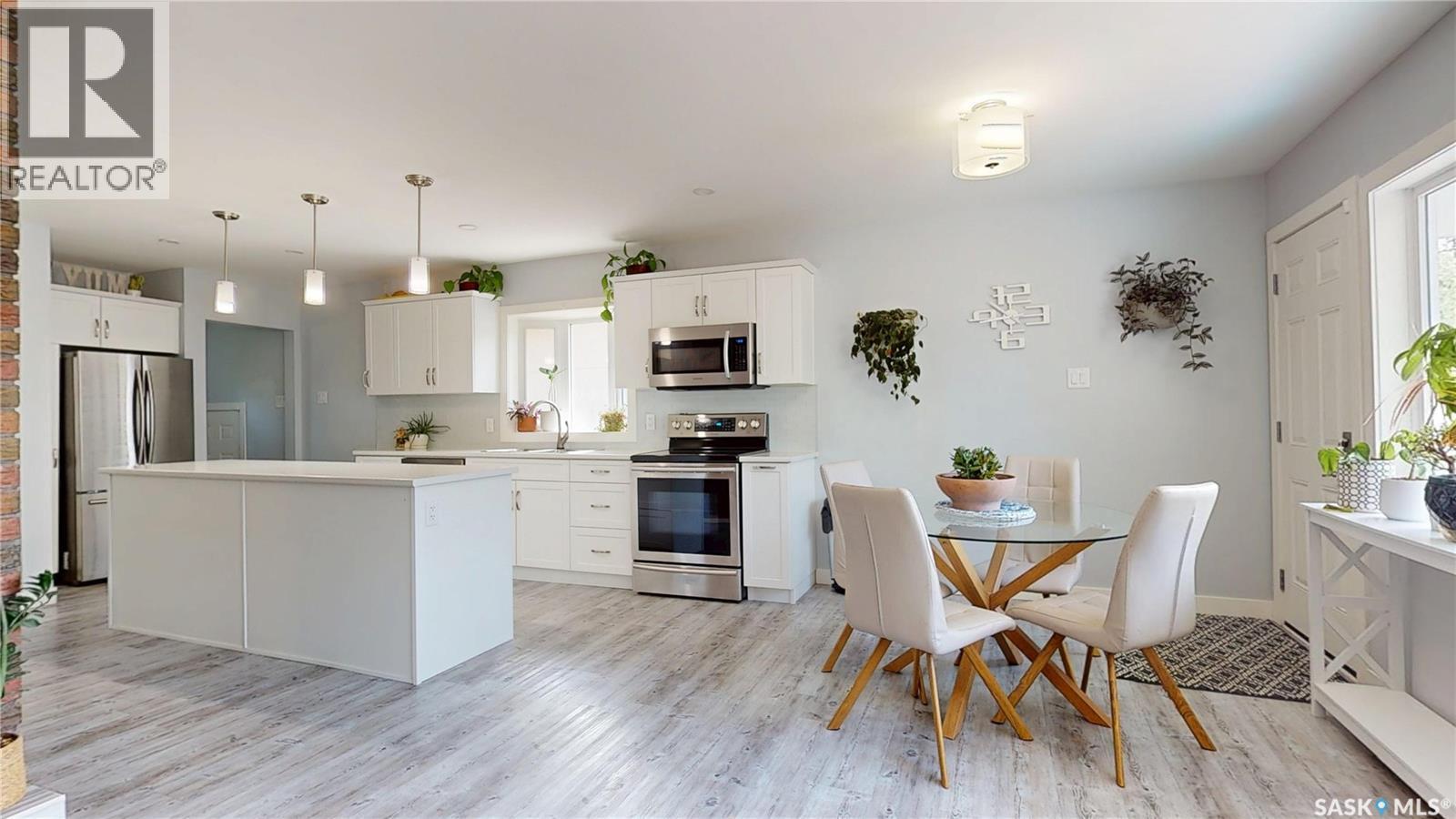 3231 Hill Avenue, Regina, SK - Indoor