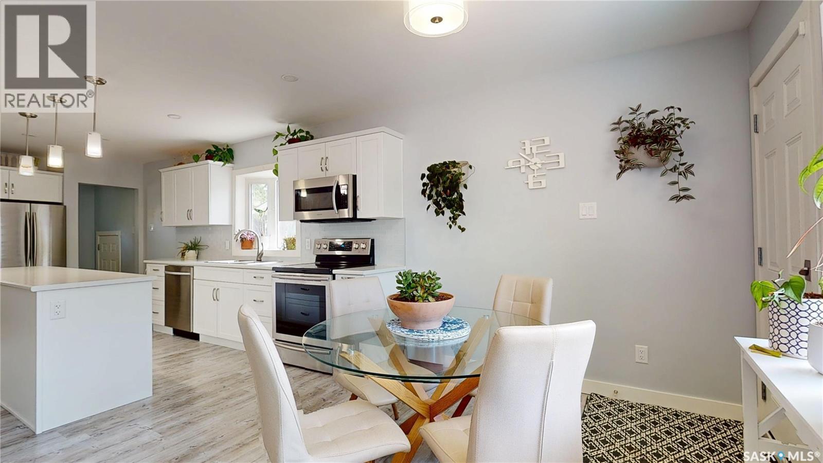 3231 Hill Avenue, Regina, SK - Indoor Photo Showing Dining Room