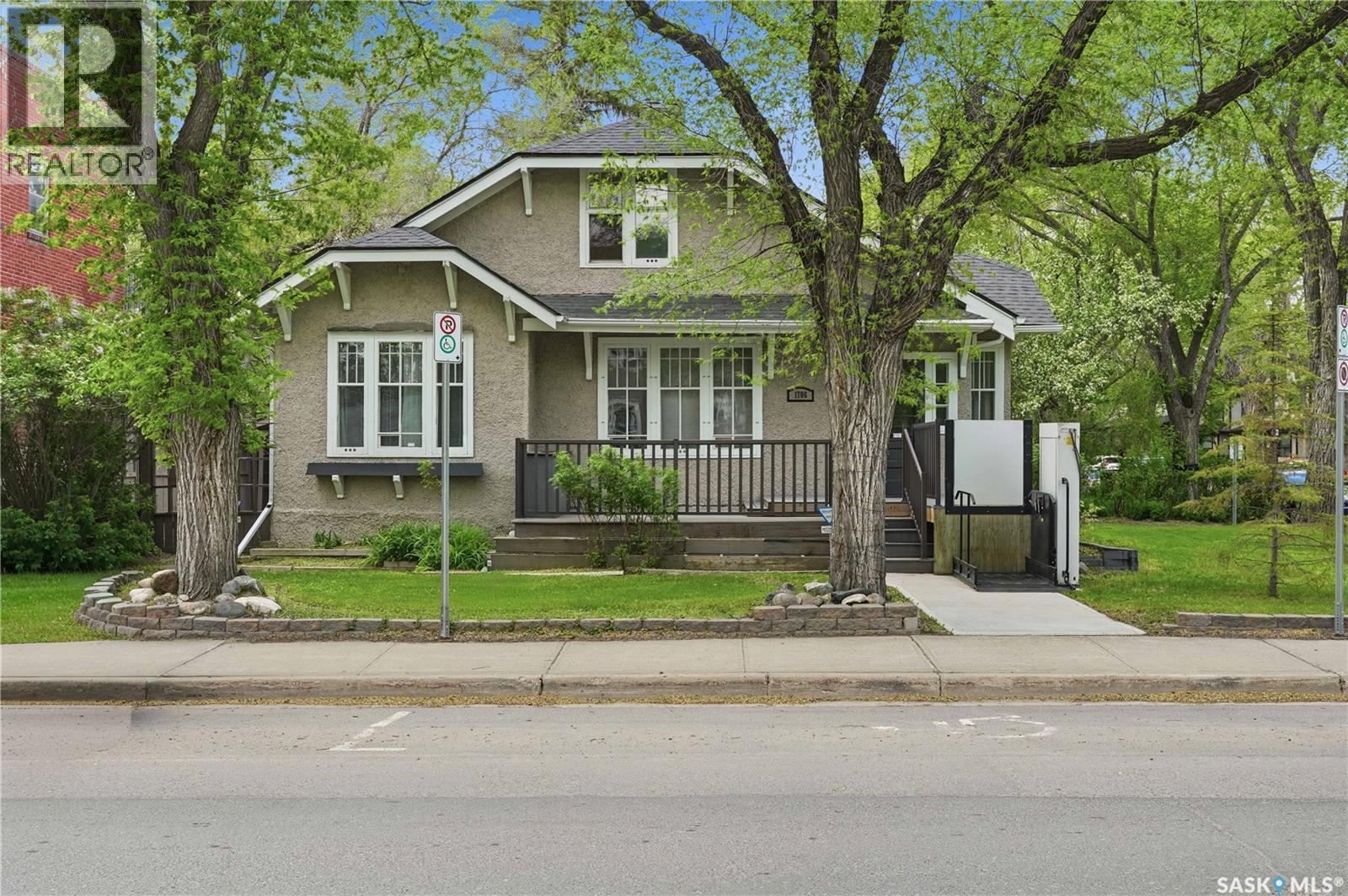 1706 15Th Avenue, Regina, SK - Outdoor With Facade