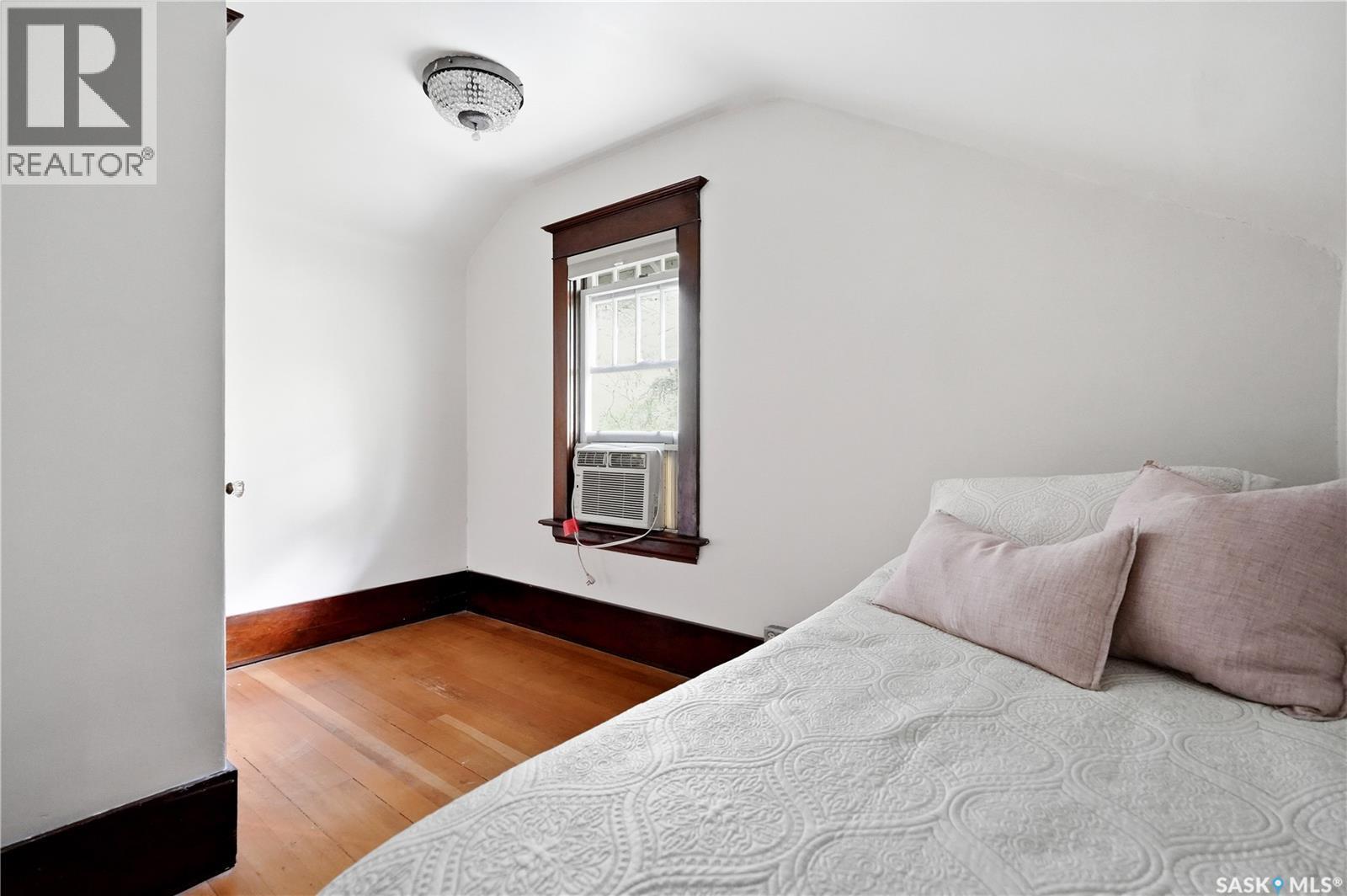 1706 15Th Avenue, Regina, SK - Indoor Photo Showing Bedroom