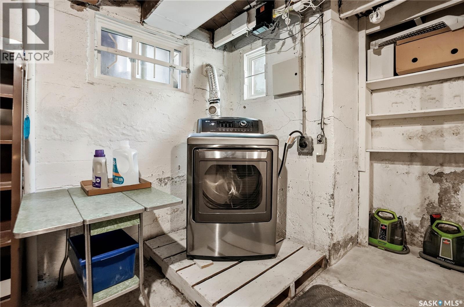 1706 15Th Avenue, Regina, SK - Indoor Photo Showing Laundry Room