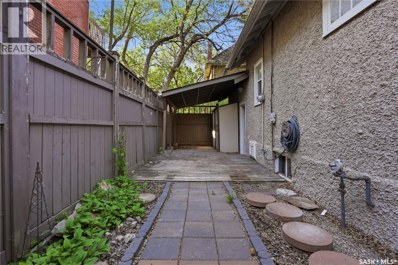1706 15Th Avenue, Regina, SK - Outdoor With Exterior