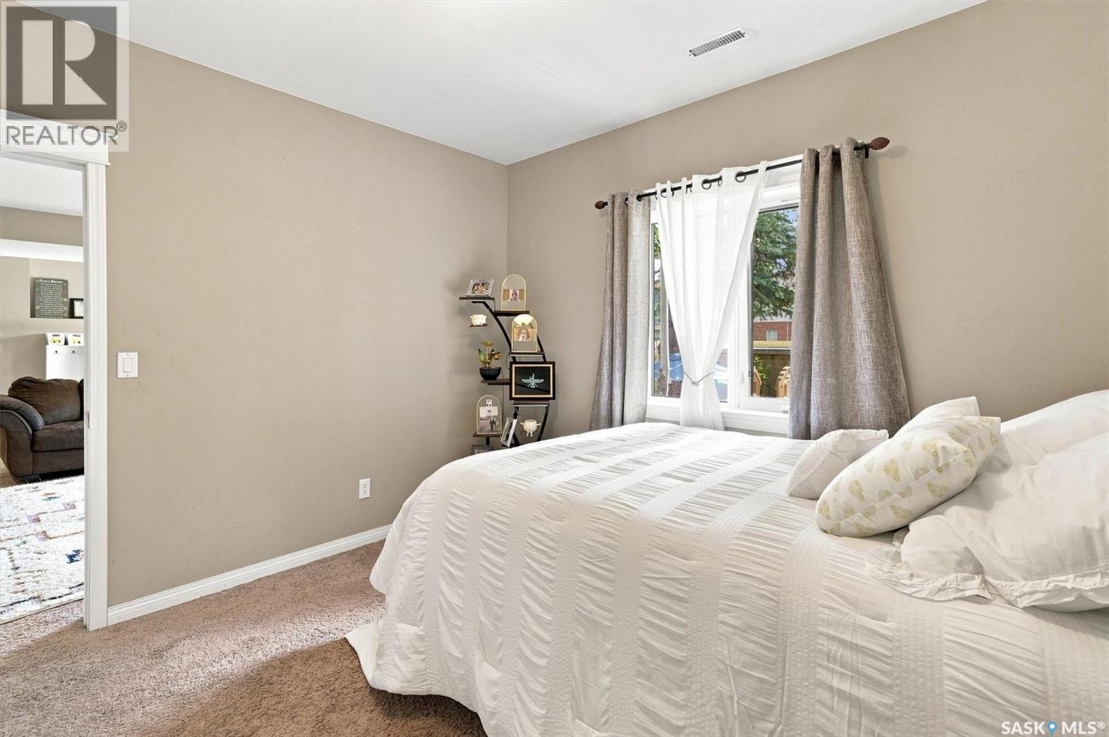 715 Bellmont Court, Saskatoon, SK - Indoor Photo Showing Bedroom