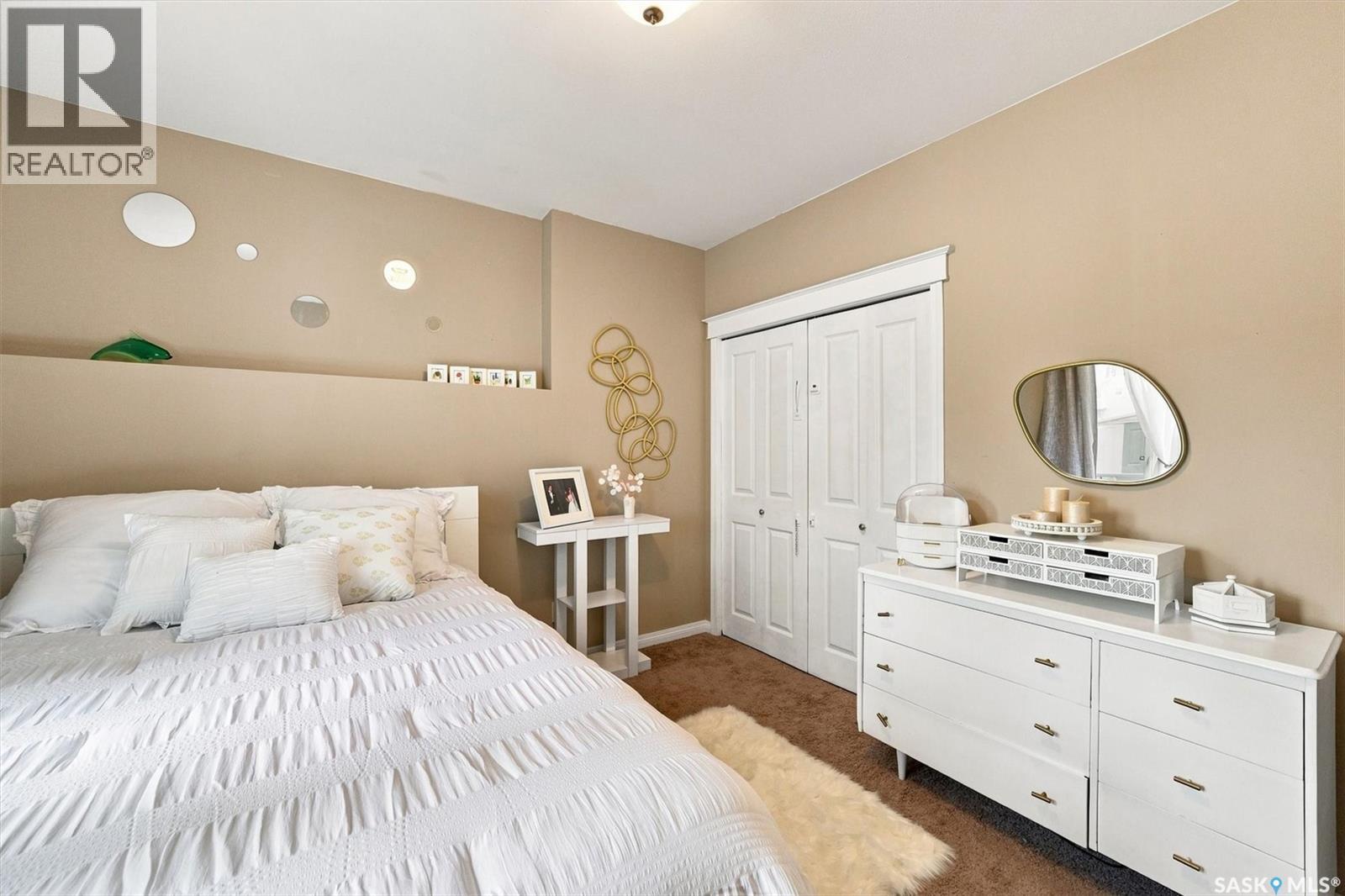 715 Bellmont Court, Saskatoon, SK - Indoor Photo Showing Bedroom