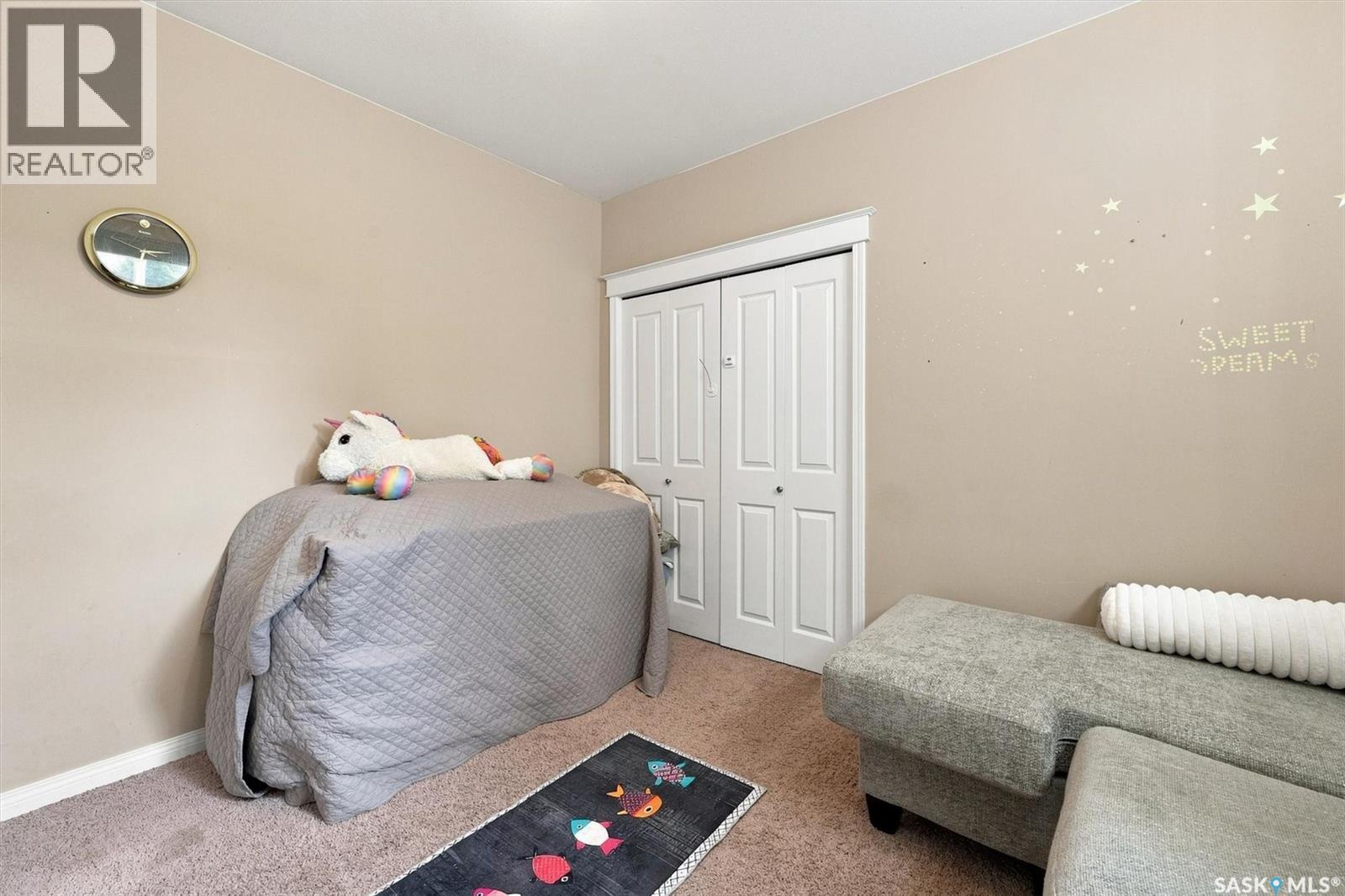 715 Bellmont Court, Saskatoon, SK - Indoor Photo Showing Bedroom