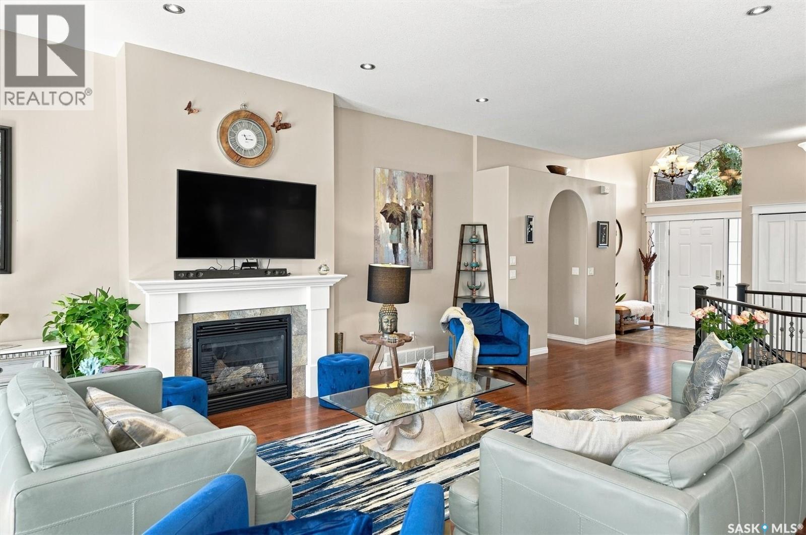 715 Bellmont Court, Saskatoon, SK - Indoor Photo Showing Living Room With Fireplace