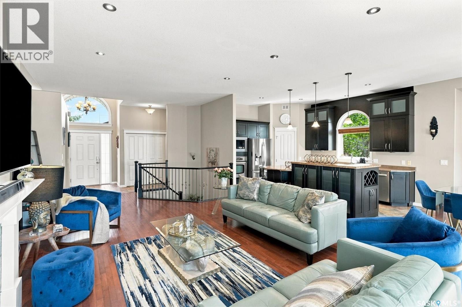 715 Bellmont Court, Saskatoon, SK - Indoor Photo Showing Living Room