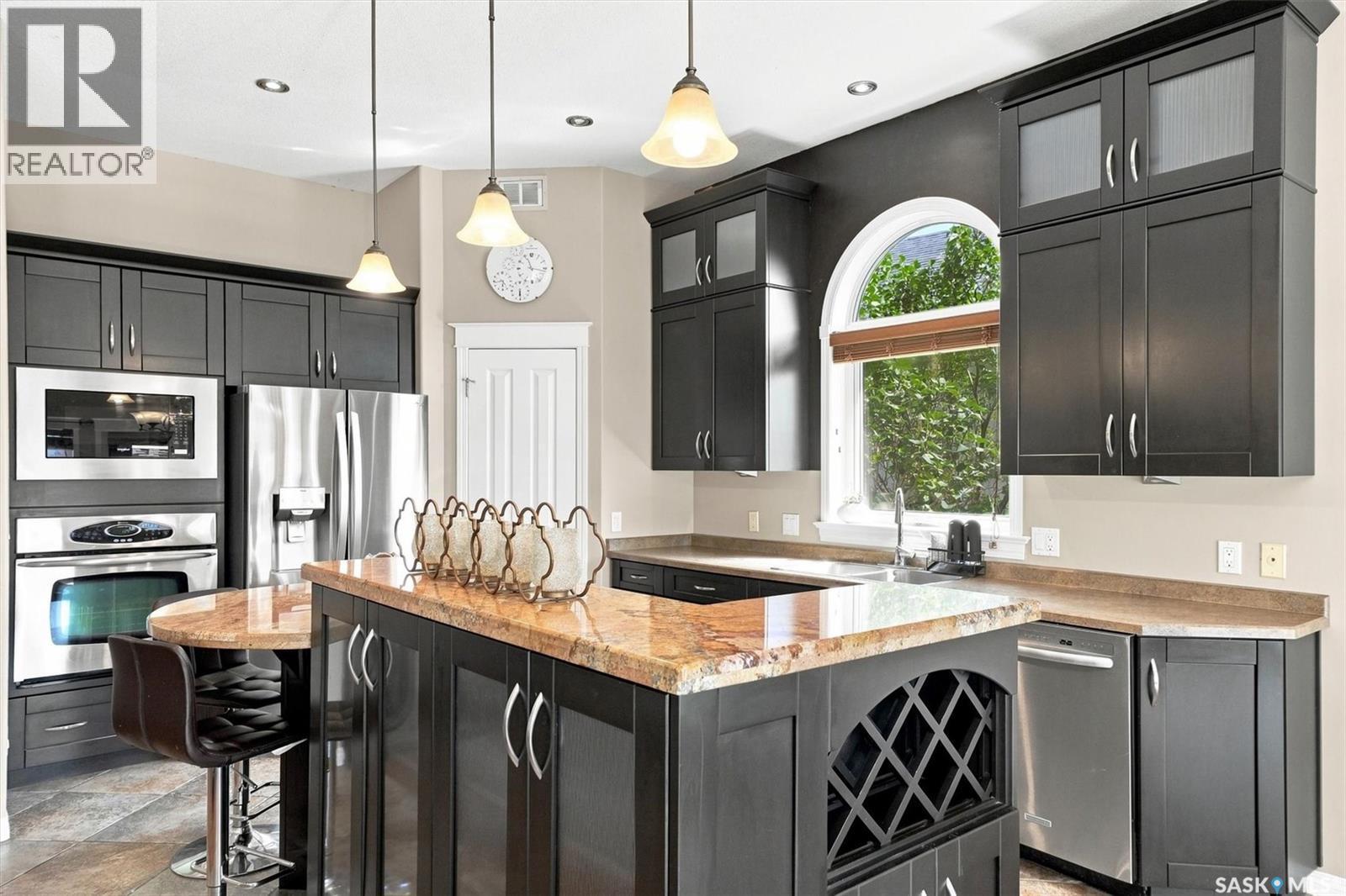 715 Bellmont Court, Saskatoon, SK - Indoor Photo Showing Kitchen With Upgraded Kitchen