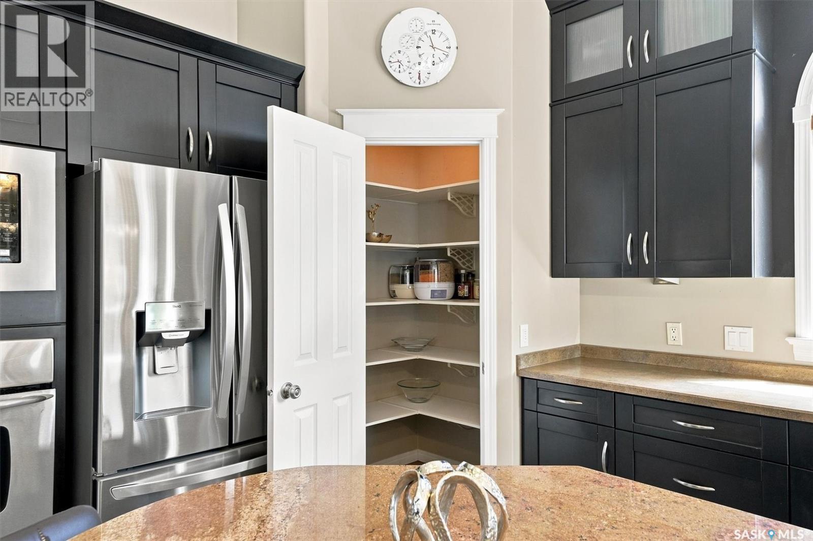 715 Bellmont Court, Saskatoon, SK - Indoor Photo Showing Kitchen