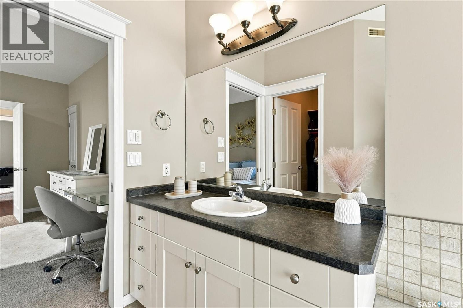 715 Bellmont Court, Saskatoon, SK - Indoor Photo Showing Bathroom