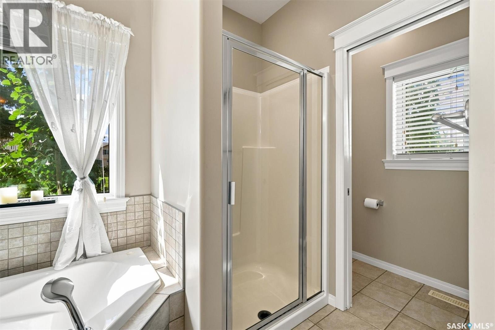 715 Bellmont Court, Saskatoon, SK - Indoor Photo Showing Bathroom