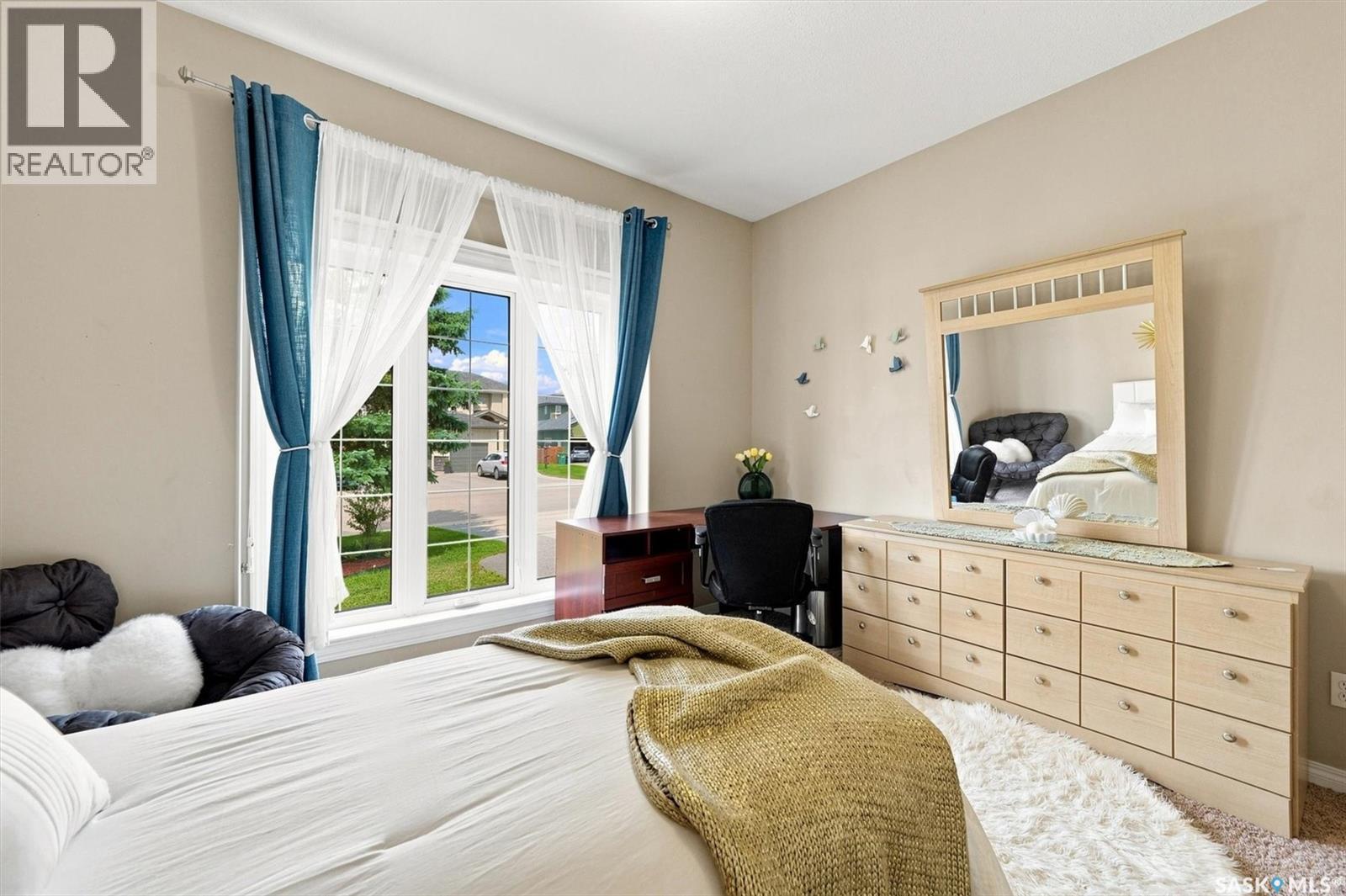 715 Bellmont Court, Saskatoon, SK - Indoor Photo Showing Bedroom