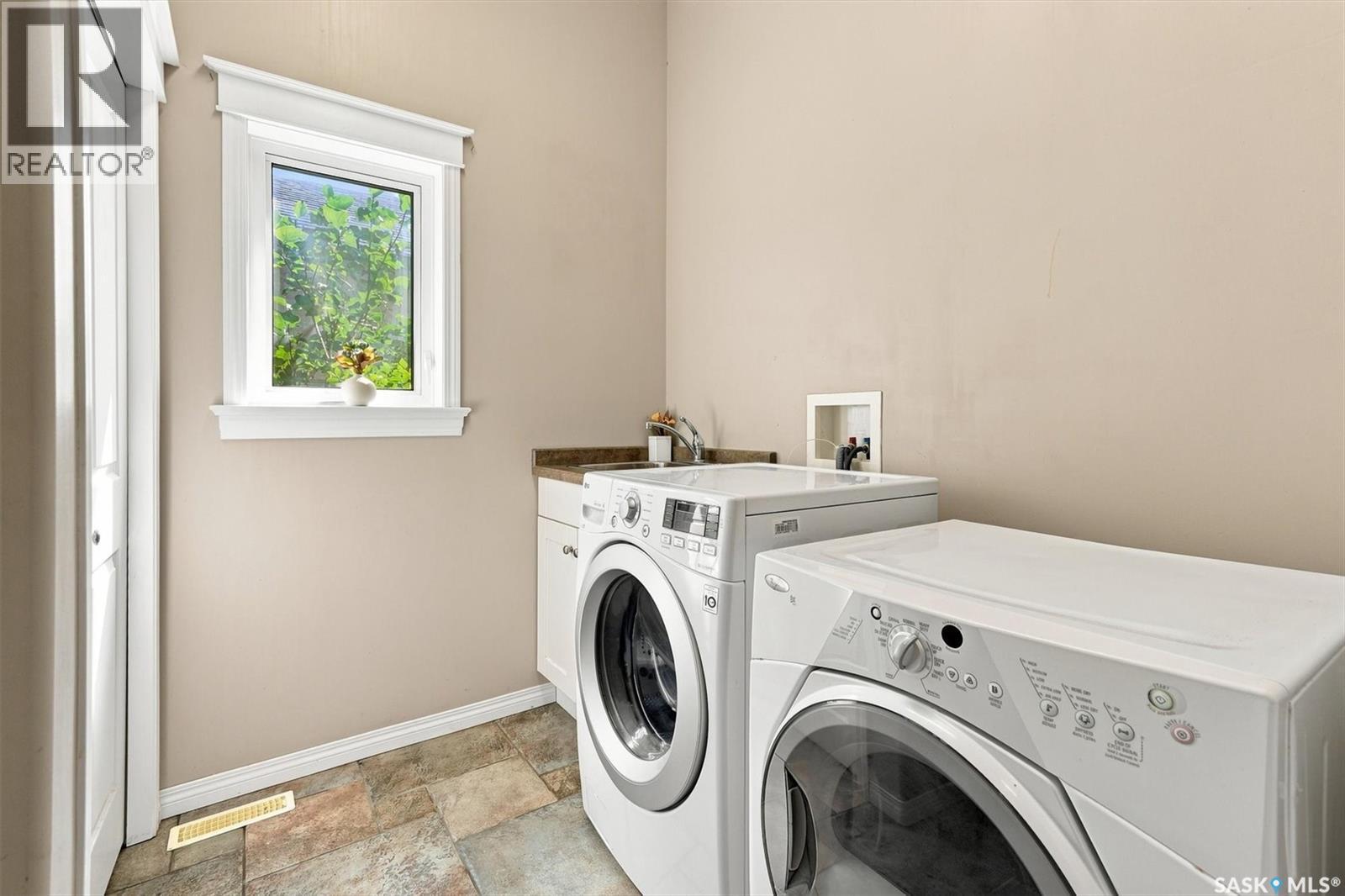 715 Bellmont Court, Saskatoon, SK - Indoor Photo Showing Laundry Room