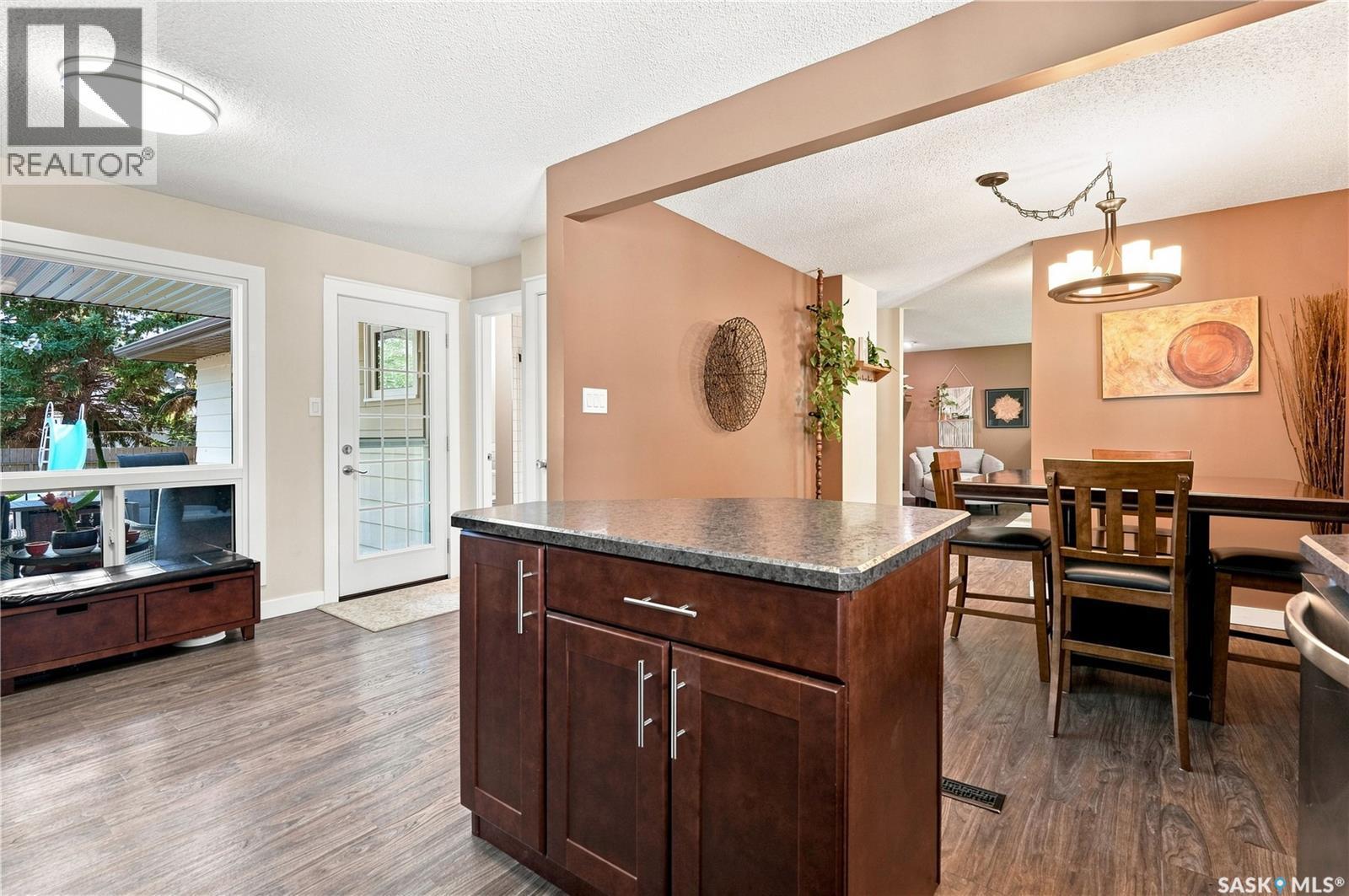 29 Everett Crescent, Regina, SK - Indoor Photo Showing Dining Room